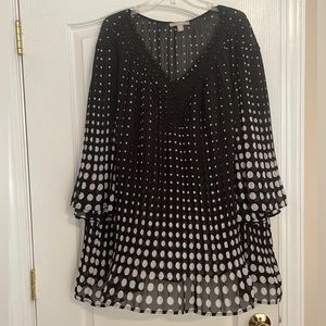 Plus size Blouse with polka dot pattern - 3/4 lenght flair sleeves -3X